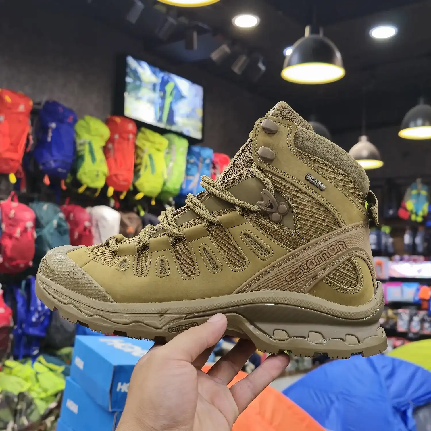 کفش طبیعت گردی و کوهنوردی مردانه برند سالامون مدل GORE-TEX 7 کفش گورتکس ساق بلند سالامون زرد
