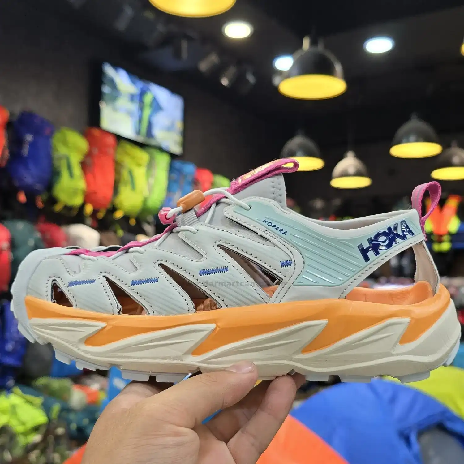 صندل پیاده روی ( شهری )زنانه و مردانه برند هوکا مدل run 7 صندل طبیعتگردی و آبنوردی هوکا مولتی کالر