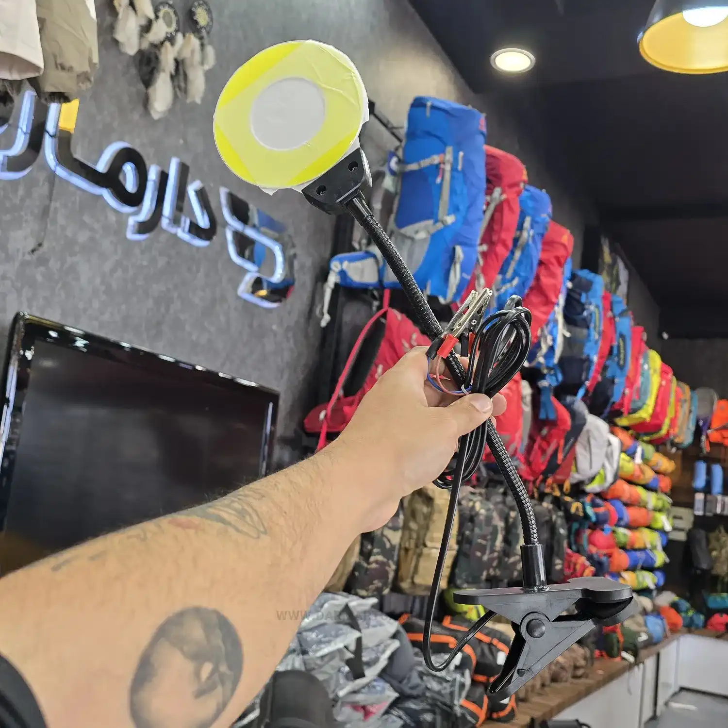 چراغ هولدری متحرک تاشو گیره دار به باطری ماشین وصل میشه ۳۰ وات مناسب برای کمپ و مسافرت و آفرود و سفر 4 چراغ هولدری متحرک تاشو گیره دار به باطری ماشین وصل میشه ۳۰ وات مناسب برای کمپ و مسافرت و آفرود و سفر
