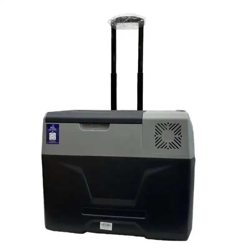 یخچال و فریزر مسافرتی ۴۰ لیتری آلپیکول (Alpicool) مدل CX40 – چرخدار و فول آپشن 2 یخچال و فریزر مسافرتی ۴۰ لیتری آلپیکول (Alpicool) مدل CX40 – چرخدار و فول آپشن