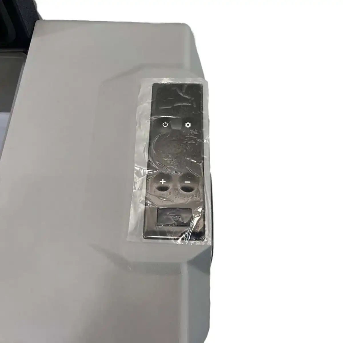 یخچال و فریزر مسافرتی ۴۰ لیتری آلپیکول (Alpicool) مدل CX40 – چرخدار و فول آپشن 3 یخچال و فریزر مسافرتی ۴۰ لیتری آلپیکول (Alpicool) مدل CX40 – چرخدار و فول آپشن