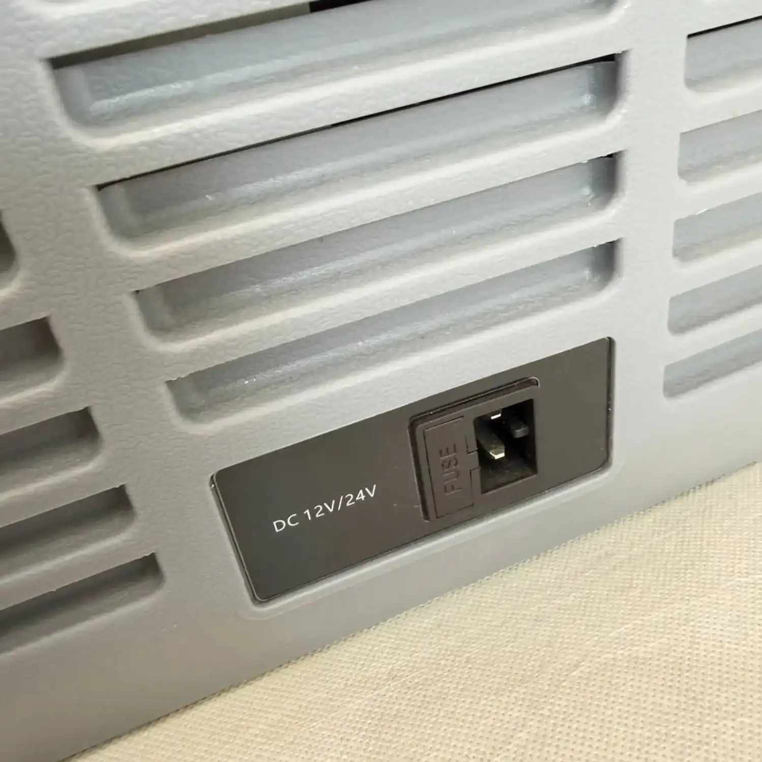 یخچال کمپرسوری Alpicool مدل ۳۹ لیتری؛ دو محفظهای با کنترل دمای مستقل (Dual Zone) 7 یخچال کمپرسوری Alpicool مدل ۳۹ لیتری؛ دو محفظهای با کنترل دمای مستقل (Dual Zone)