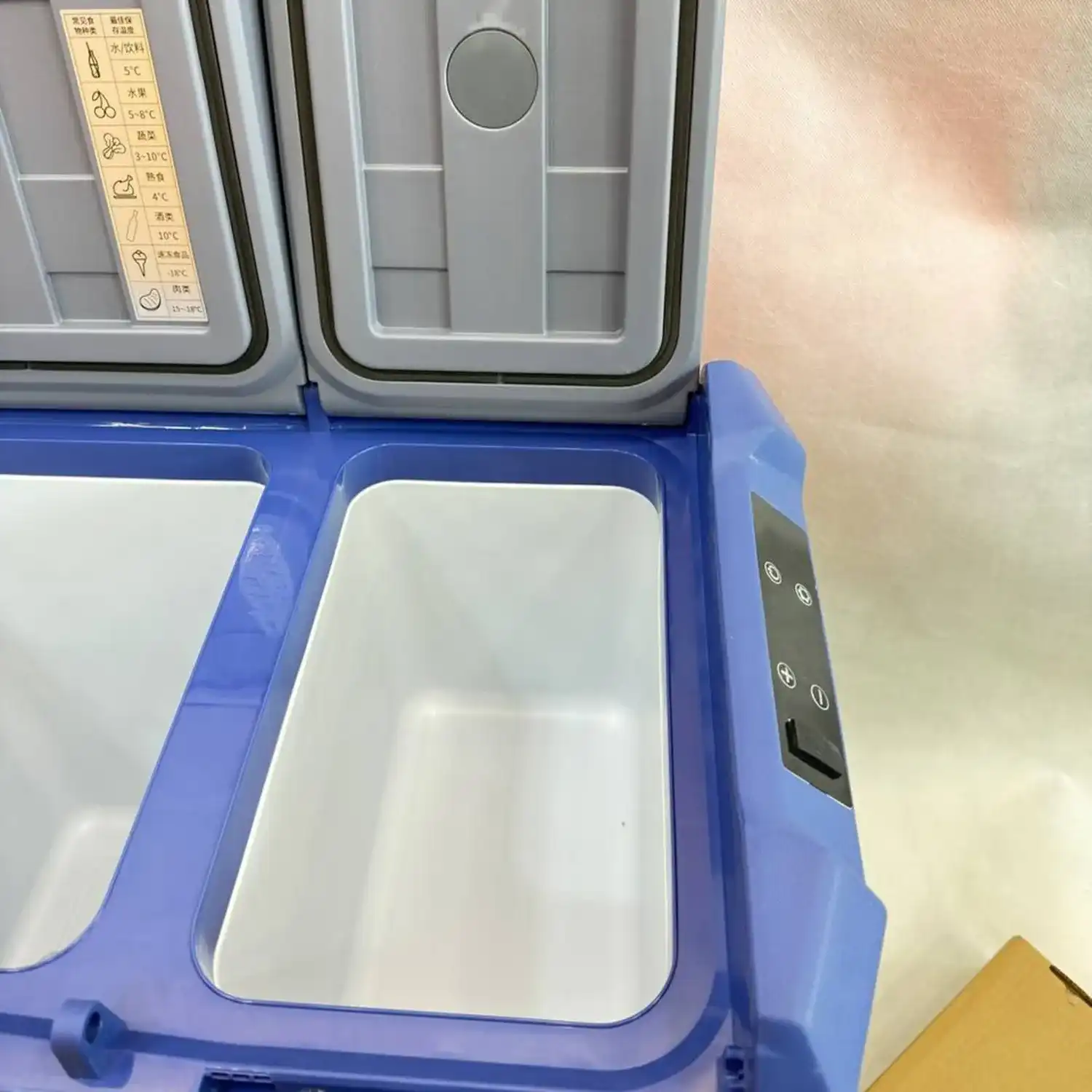 یخچال کمپرسوری Alpicool مدل ۳۹ لیتری؛ دو محفظهای با کنترل دمای مستقل (Dual Zone) 5 یخچال کمپرسوری Alpicool مدل ۳۹ لیتری؛ دو محفظهای با کنترل دمای مستقل (Dual Zone)
