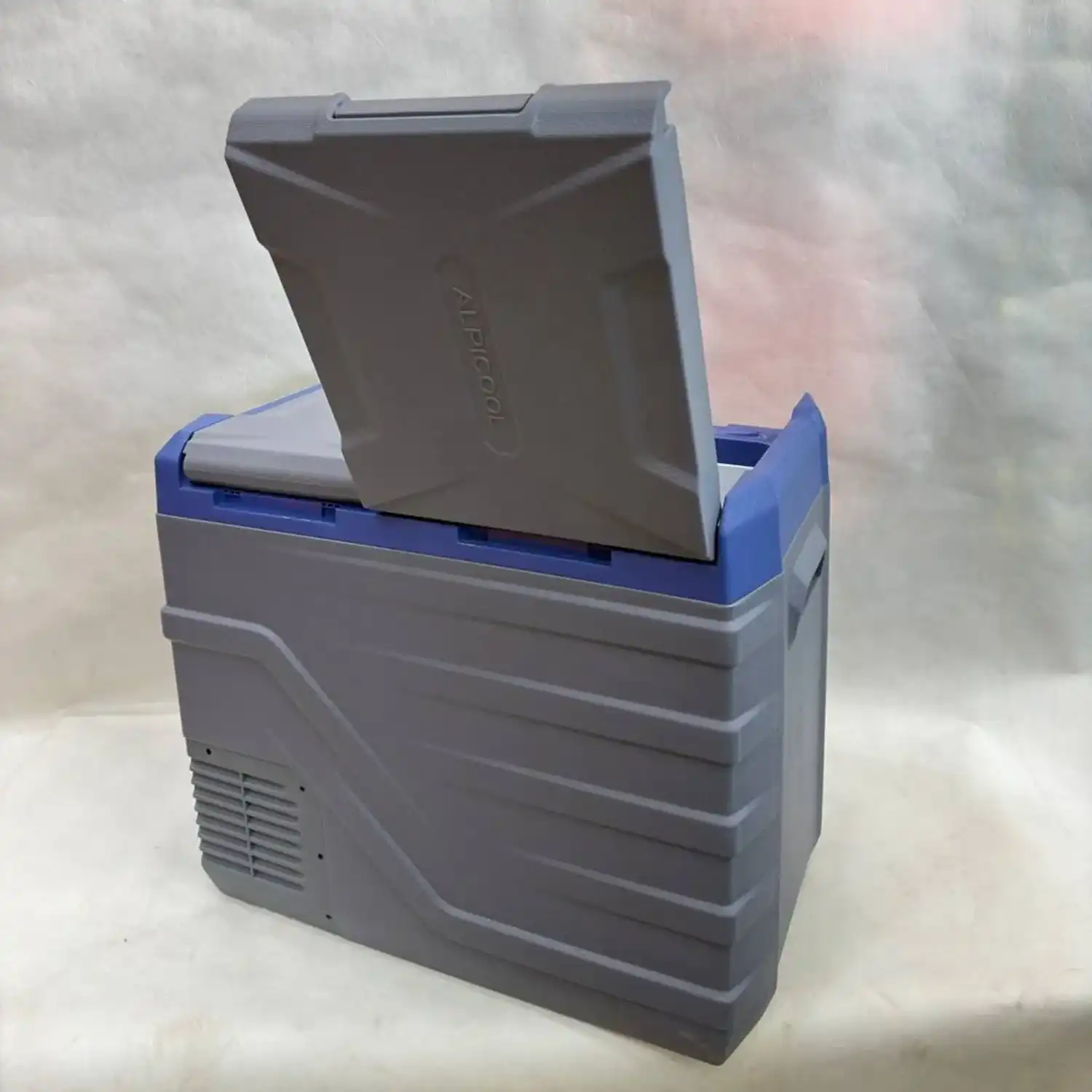 یخچال کمپرسوری Alpicool مدل ۳۹ لیتری؛ دو محفظهای با کنترل دمای مستقل (Dual Zone) 4 یخچال کمپرسوری Alpicool مدل ۳۹ لیتری؛ دو محفظهای با کنترل دمای مستقل (Dual Zone)