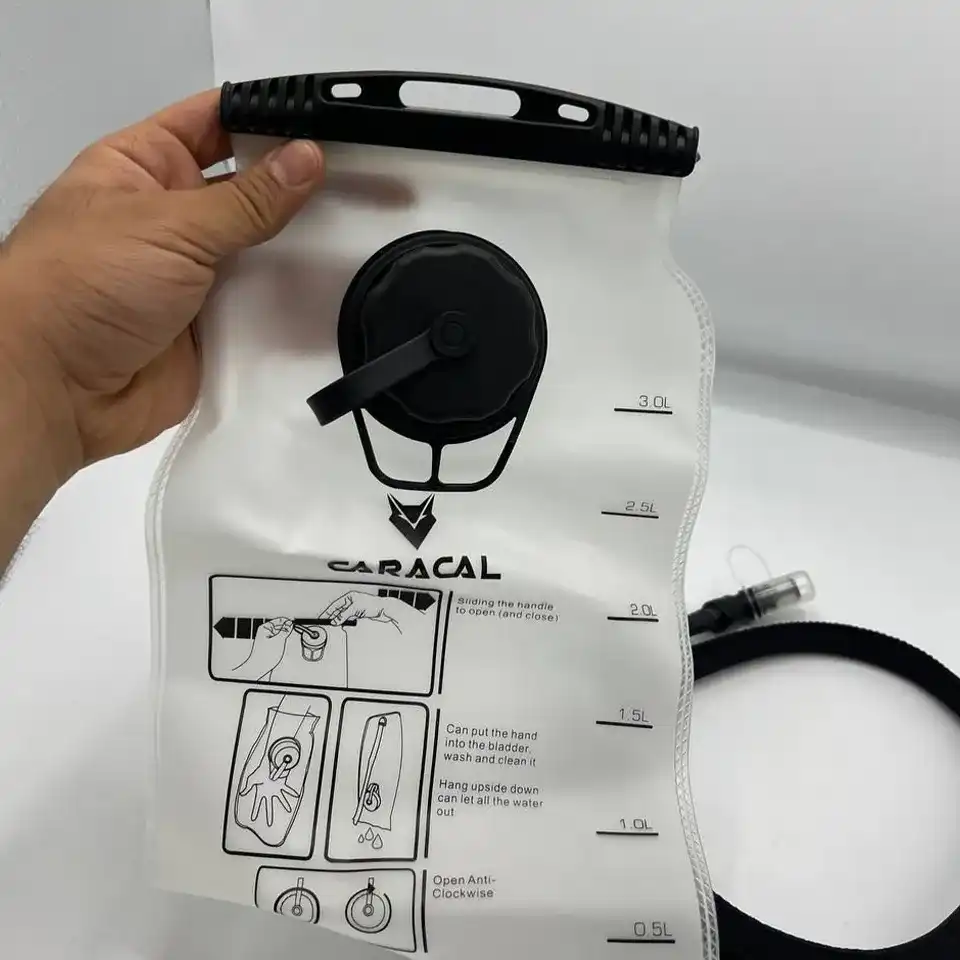 کیسه آب کوهنوردی 3 لیتر برند CARACAL 4 کیسه آب کوهنوردی 3 لیتر برند CARACAL