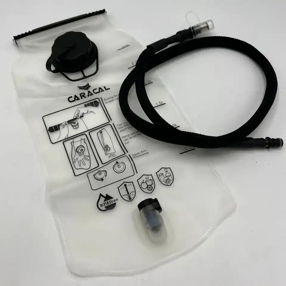 کیسه آب کوهنوردی 3 لیتر برند CARACAL 3 کیسه آب کوهنوردی 3 لیتر برند CARACAL