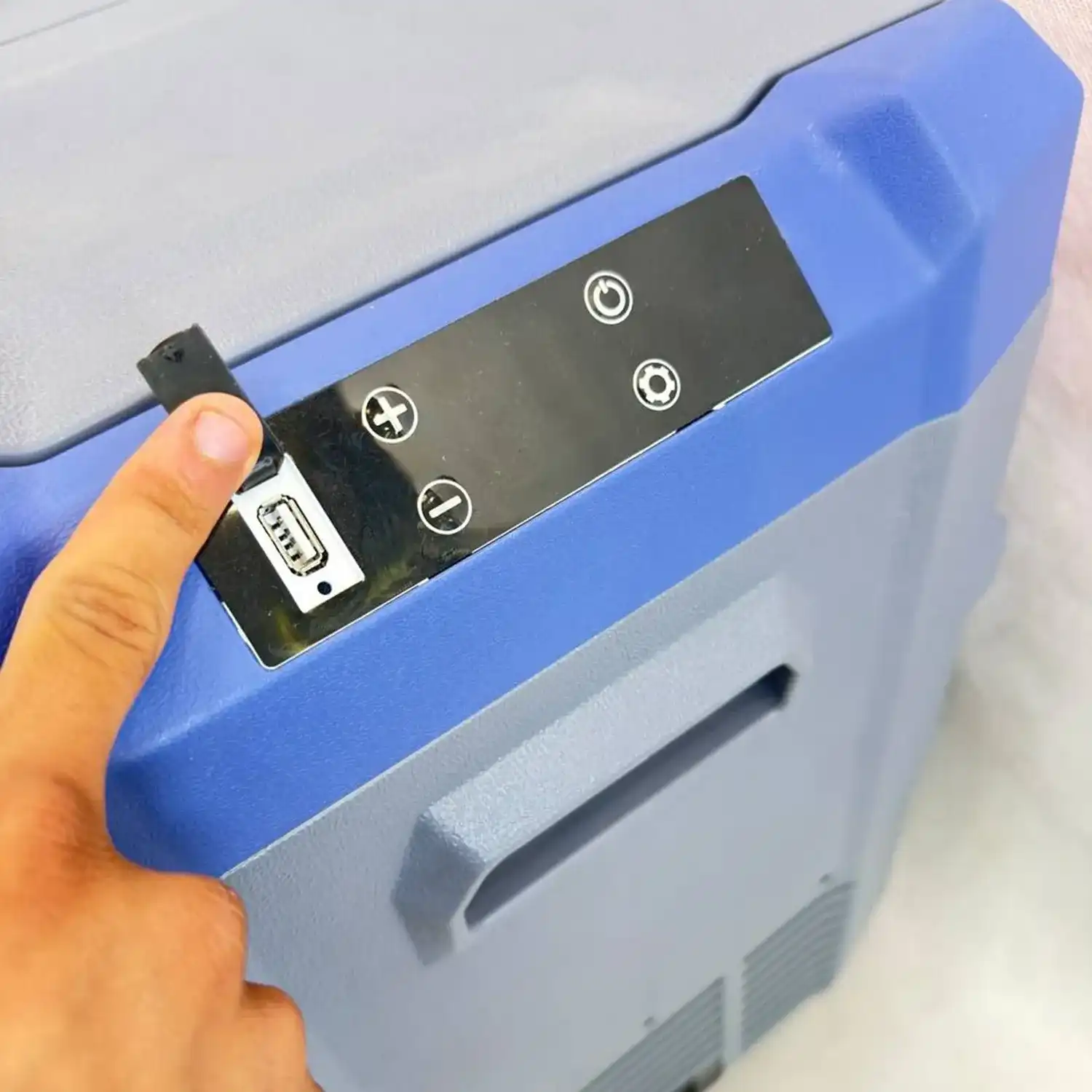یخچال کمپرسوری Alpicool مدل ۳۹ لیتری؛ دو محفظهای با کنترل دمای مستقل (Dual Zone) 12 یخچال کمپرسوری Alpicool مدل ۳۹ لیتری؛ دو محفظهای با کنترل دمای مستقل (Dual Zone)
