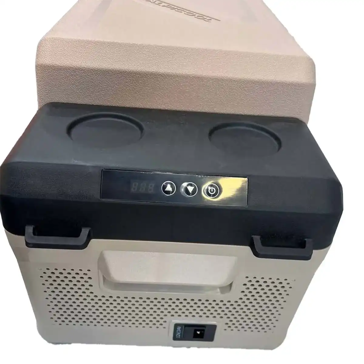 یخچال و فریزر مسافرتی ۲۰ لیتری آلپیکول (Alpicool) مدل حرفهای – کمپرسوردار با طراحی جدید 3 یخچال و فریزر مسافرتی ۲۰ لیتری آلپیکول (Alpicool) مدل حرفهای – کمپرسوردار با طراحی جدید